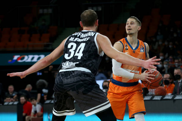 更让玉昆豪 更让玉昆豪